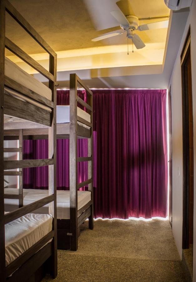 Los Muertos Hostal プエルトバラータ エクステリア 写真