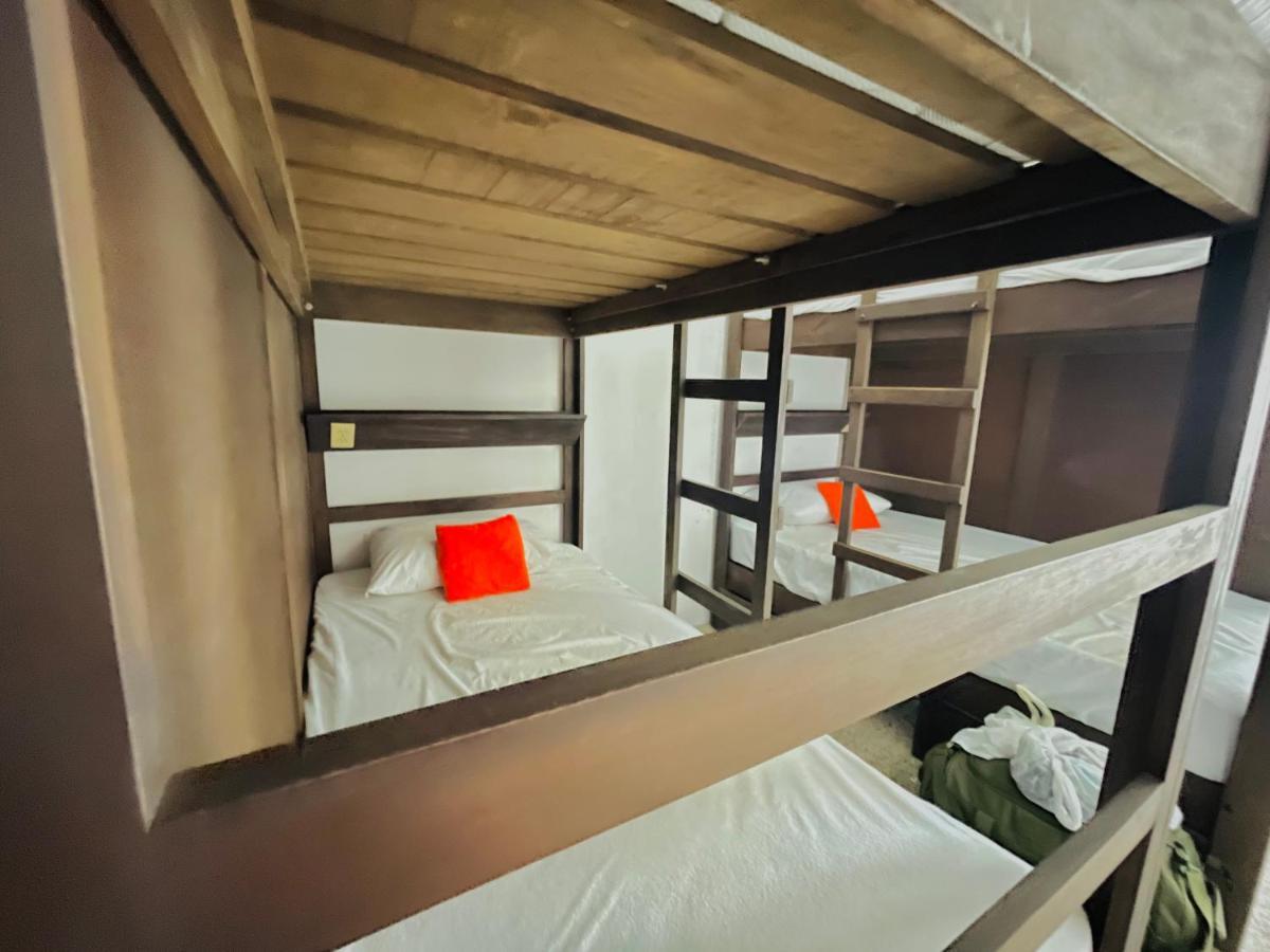 Los Muertos Hostal プエルトバラータ エクステリア 写真